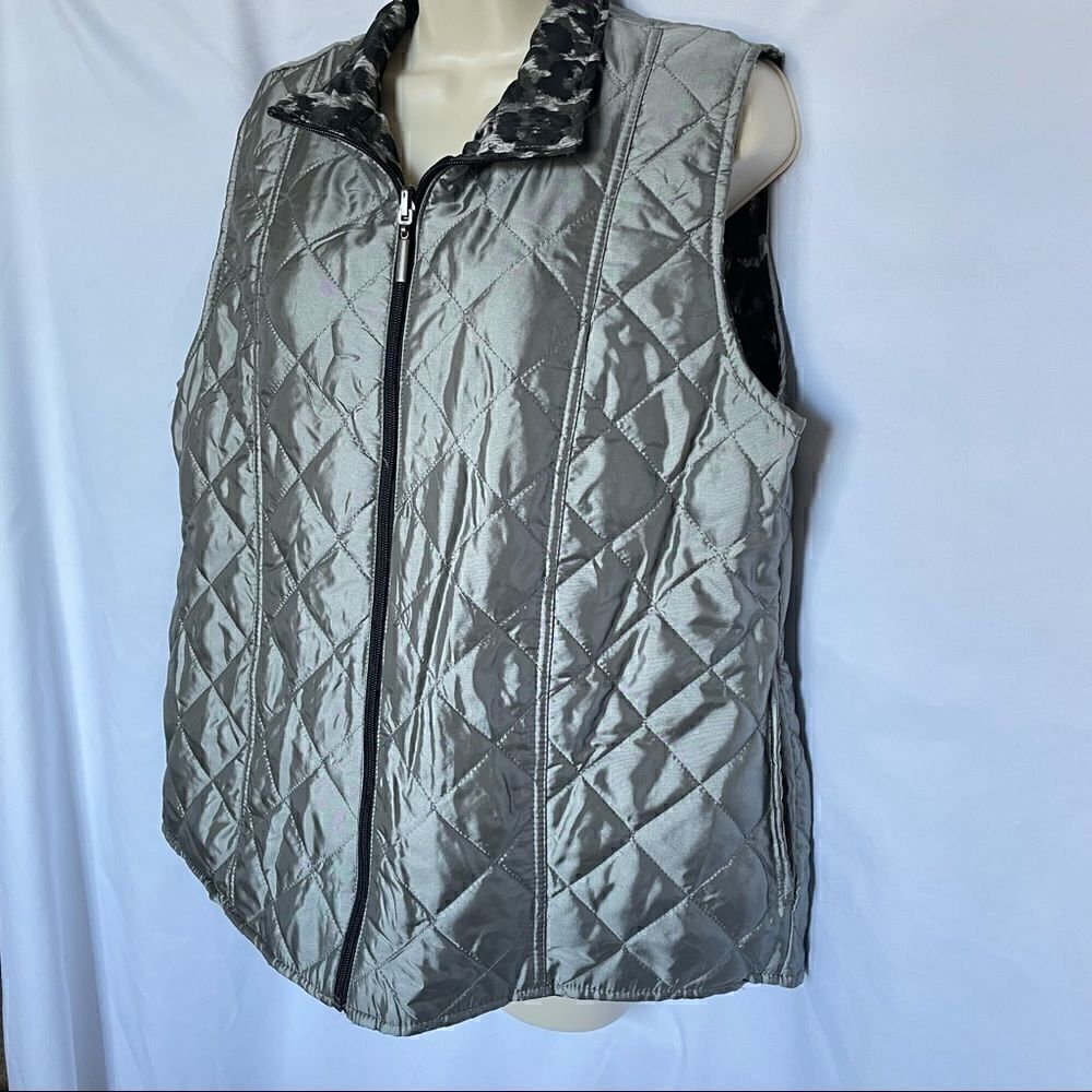 NWT Casual Identity Reversible Vest size larger - Picture 10 of 16